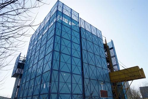 安全爬架和普通脚手架相比哪个更好 安全爬架和普通脚手架相比哪个更好